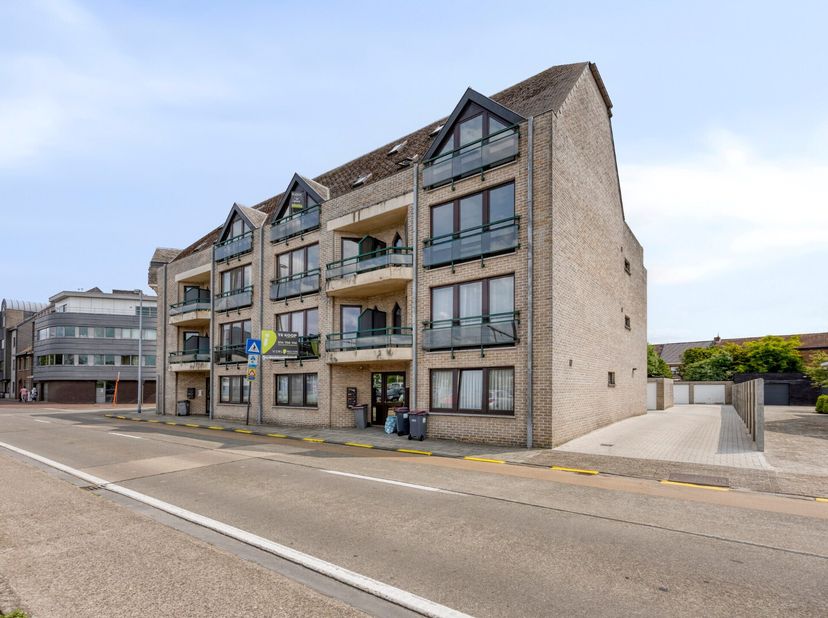Dit appartement, gelegen op de 1ste verdieping (lift aanwezig), is gunstig gelegen in het centrum van Mol, op wandelafstand van het station, openbaar