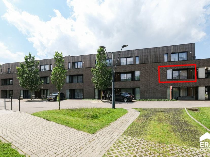 Deze sfeervolle assistentiewoning met 1 slaapkamer en terras kent een goed ligging in het centrum van Helchteren. Het maakt deel uit van residentie He