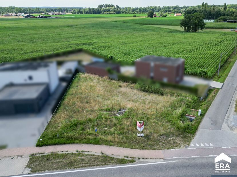 Bouwgrond (hoekperceel) voor open bebouwing met goede oriëntatie, op een steenworp van het centrum van Laakdal.Deze bouwgrond is gelegen op een percee