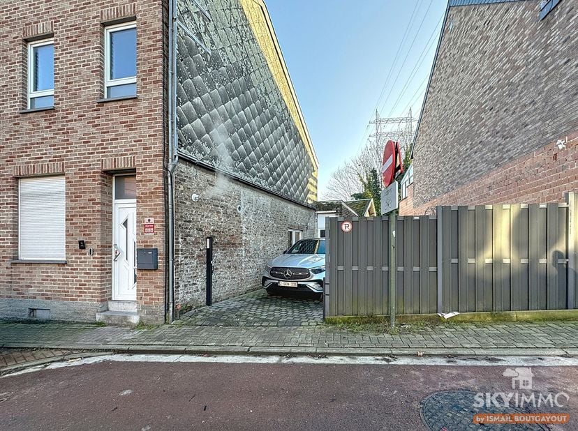 L&#039;agence SKYIMMO vous propose cette belle maison située sur HERSTAL, ce bien est composé comme suit :&lt;br /&gt;
AU RDC : Bureau (16) - Salle de douche (3)