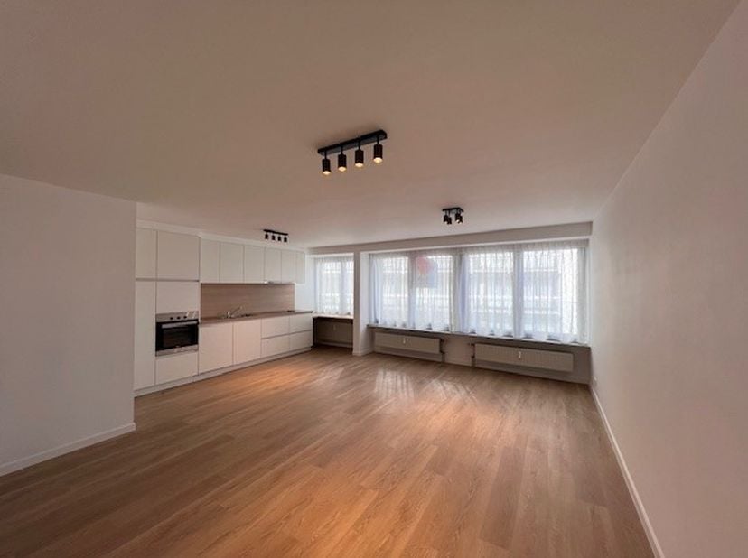 Dit gezellige appartement bevindt zich op de vierde verdieping van een kleinschalige residentie, op een uitstekende locatie in het centrum van Oostend