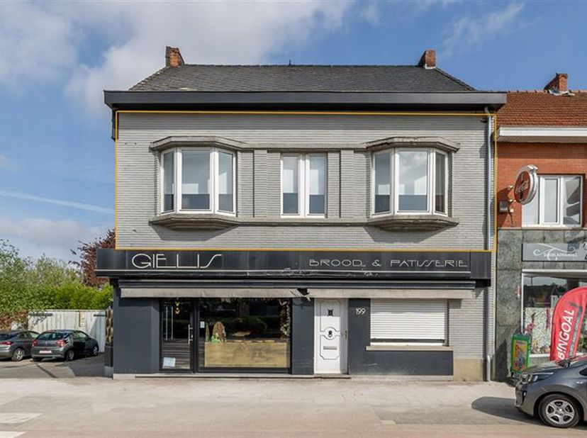Dit recent gerenoveerd appartement geniet van een gunstige ligging vanwege de goede verbinding naar onder andere Diest en de E314. Het appartement is