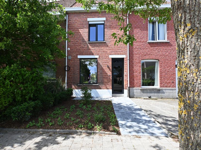 Volledig gerenoveerde woning met karakter nabij het centrum van Kortrijk&lt;br /&gt;
&lt;br /&gt;
In de geliefde Beekstraat, vlak bij het stadscentrum en de Sint-
