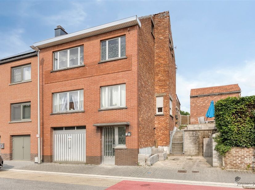 Te renoveren woning in Tongeren&lt;br /&gt;
Ontdek deze halfopen bebouwing gelegen in het hart van Mal, een ideale gezinswoning in een rustige en centrale b