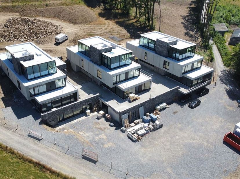 MCA Immobilier vous propose ce luxueux penthouse aux prestations de haut niveau situé dans la Résidence ARMONÍA sur les hauteurs et à deux pas du cent