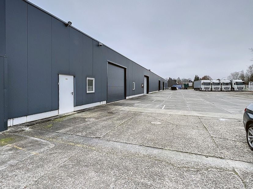In dit KMO-park zijn verschillende opslagruimtes beschikbaar vanaf 500 m² met een vrije hoogte van 3,9 m.&lt;br /&gt;
(alles onder camerabewaking)&lt;br /&gt;
&lt;br