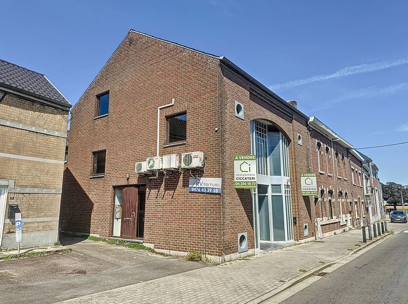 Veelzijdig gebouw van 650 m², ideaal gelegen, met groot potentieel voor investeerders&lt;br /&gt;
Gelegen in de directe nabijheid van alle voorzieningen (wi