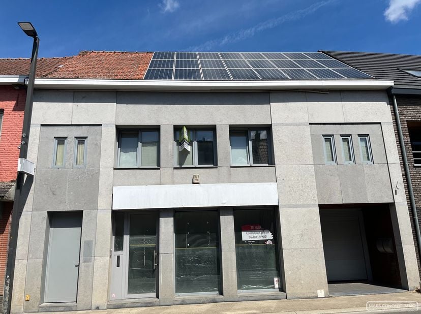 Centraal gelegen appartement te huur op eerste verdieping (geen lift)&lt;br /&gt;
Indeling&lt;br /&gt;
&lt;br /&gt;
&lt;br /&gt;
	-inkom&lt;br /&gt;
	-toilet&lt;br /&gt;
	-woonkamer&lt;br /