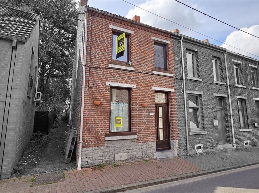 Prix: Offre à partir de 69.000 euros, frais d&#039;agence non inclus et à charge de l&#039;acquéreur.&lt;br /&gt;
Maison à rafraichir comprenant: &lt;br /&gt;
Sous-sol: Cav
