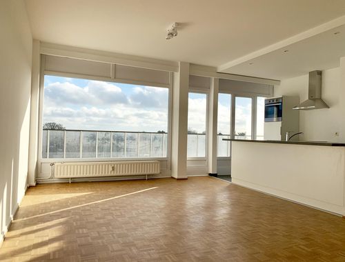                                         Appartement à louer à Woluwe-Saint-Pierre, € 1.300

