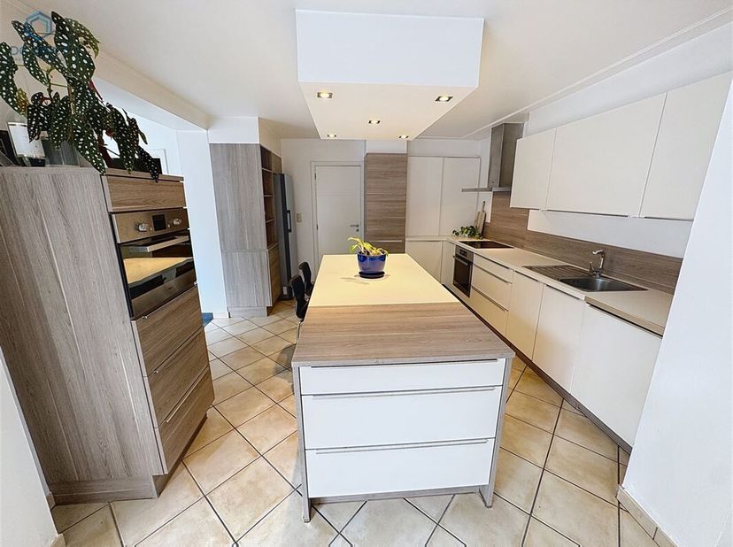 Instapklare gezinswoning met 3 slaapkamers, ruime garage en tuin in Smeerebbe-Vloerzegem&lt;br /&gt;
Op zoek naar een instapklare woning in een rustige en k