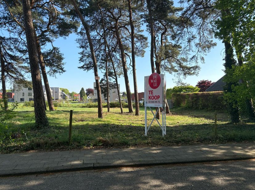 Advies bouwvoorschriften: &lt;br /&gt;
- vrijstaande ééngezinswoning &lt;br /&gt;
- voorgevelbreedte minimum 7 meter&lt;br /&gt;
- Zijgevels op minimum 3 meter afstand