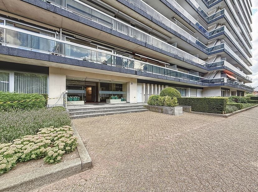 A louer à Merksem - Leiebos 31 - studio au premier étage&lt;br /&gt;
Premier étage:&lt;br /&gt;
-hall d&#039;entrée avec placards intégrés (rangement/vestiaire)&lt;br /&gt;