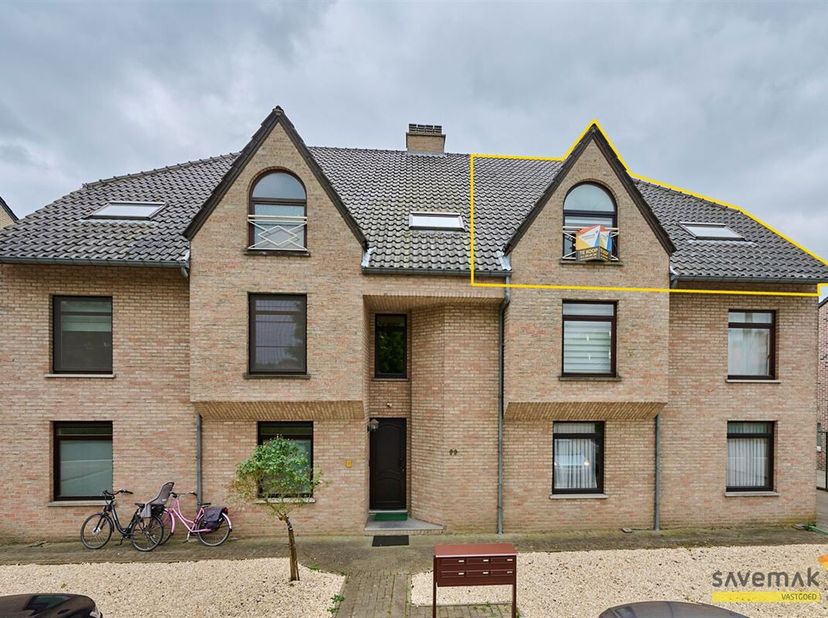 Cet appartement spacieux est situé à 5 minutes de l&#039;autoroute E313.&lt;br /&gt;
Il est situé au deuxième étage et dispose de 2 chambres spacieuses.&lt;br /&gt;
La