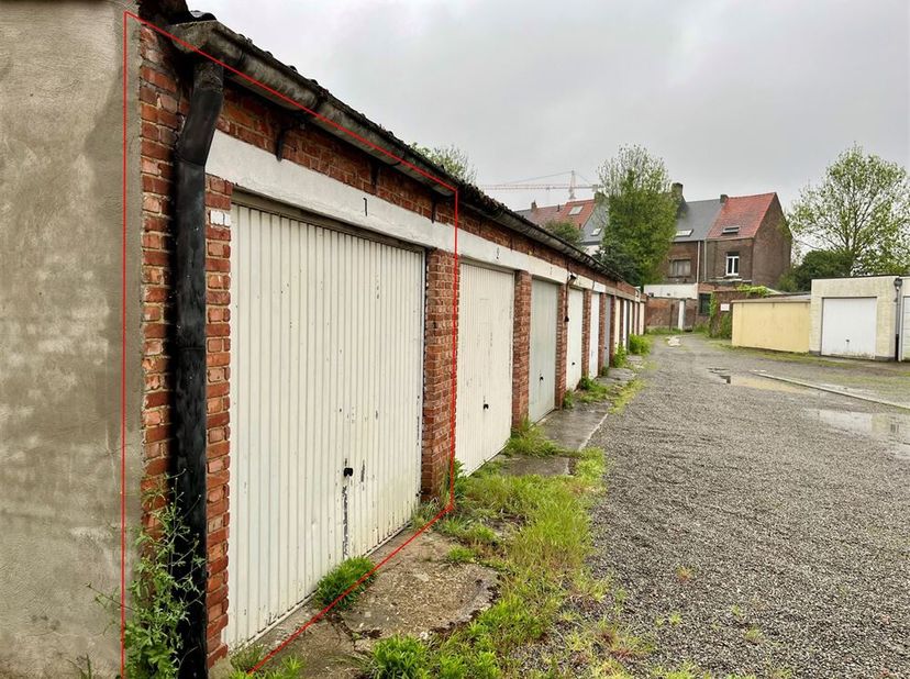 Coffre de garage avec portail basculant