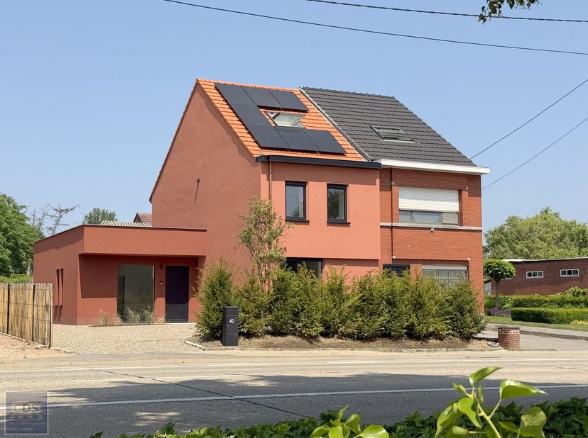 Vernieuwbouw met luxe afwerking in Lubbeek&lt;br /&gt;
&lt;br /&gt;
Op een vlot bereikbare locatie in Lubbeek, net buiten het centrum, bevindt zich deze volledig