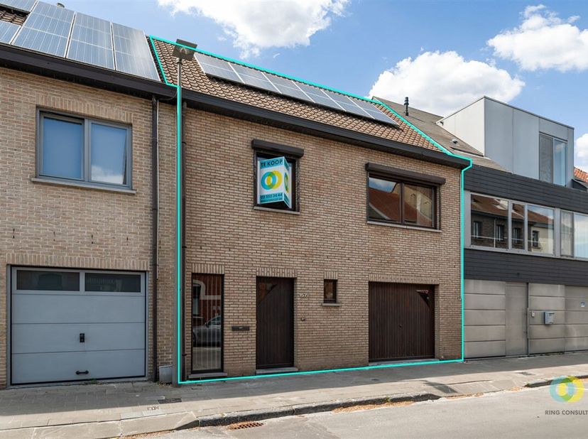 ** IN OPTIE ** Op zoek naar een ruime, goed onderhouden woning in het centrum van Vilvoorde? Dan is deze woning uit 1994 precies wat u zoekt! Met een