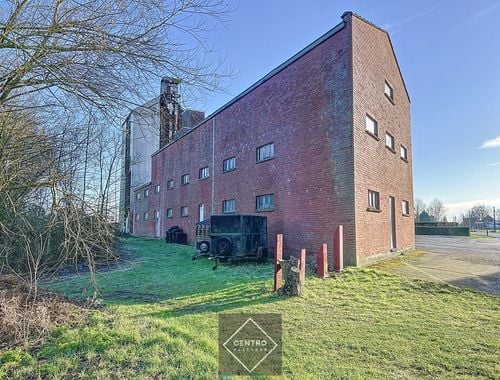                                         Magazijn met woonst te koop in Hooglede, € 545.000
