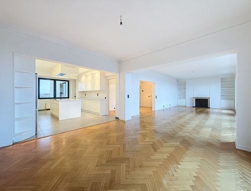                                         Appartement à louer à Ixelles, € 3.900
