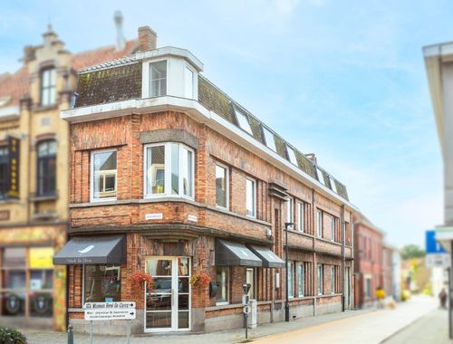                                         Bien commercial avec habitation à vendre à Deerlijk, € 299.000
