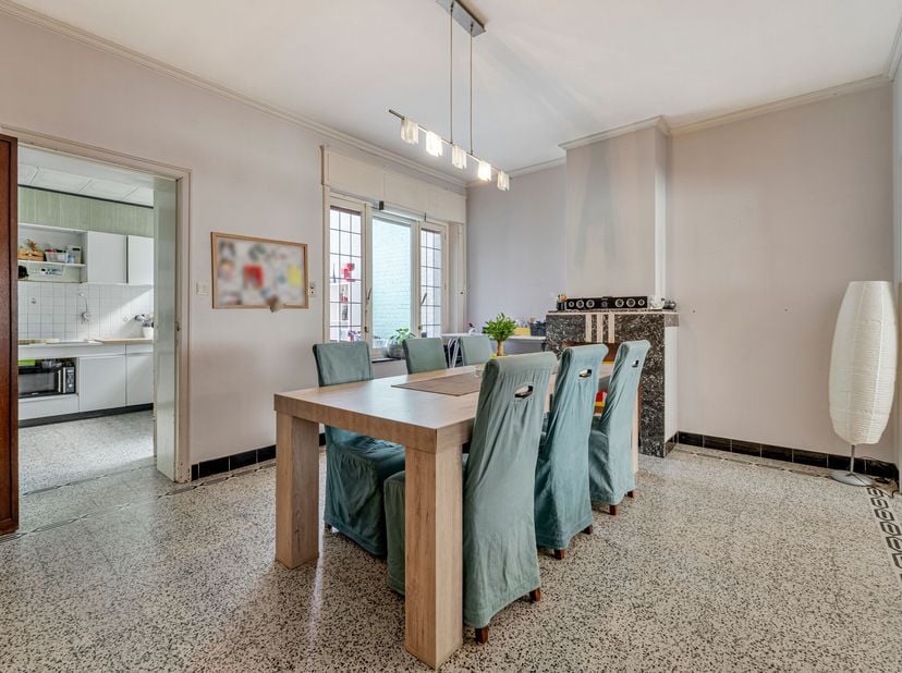 Ruim/ verder te renoveren pand met zijpoort en 4 slaapkamers zoekt nieuwe eigenaars te Wevelgem!&lt;br /&gt;
Het pand is voorzien van een zijpoort, ideaal o