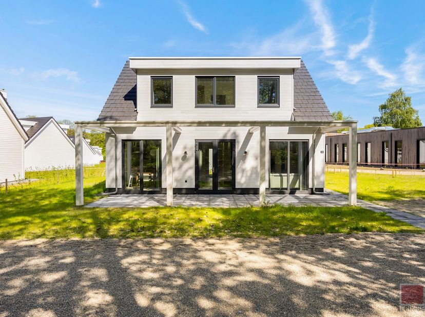Ruime vakantiewoning (model Narvik) met een woonoppervlakte van ca. 128m² gelegen op een perceel van 511m², de vakantiewoning heeft 3 slaapkamers en w