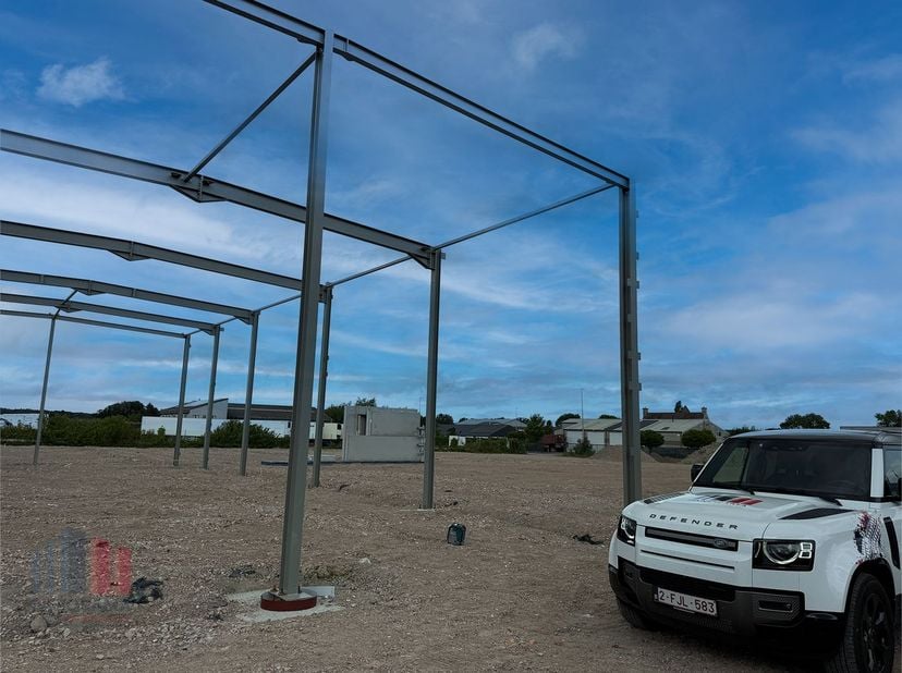 Unité PME nouvellement construite comprenant 164 m² d&#039;espace de stockage en combinaison avec 164 m² de bureaux et 6 places de parking privées à vendre