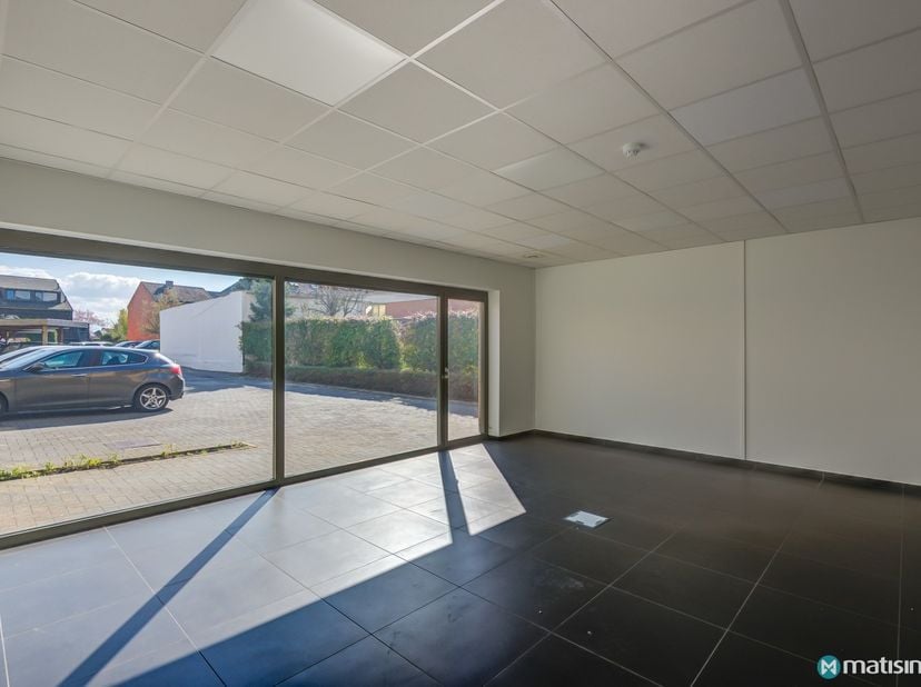 Bien professionnel à louer
                    à 3730 Hoeselt