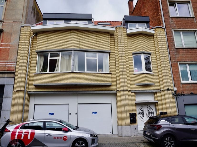 Volledig vernieuwde, gemeubelde studio te huur – Leuven&lt;br /&gt;
Deze instapklare studio werd in 2024 volledig gerenoveerd en bevindt zich op de eerste v