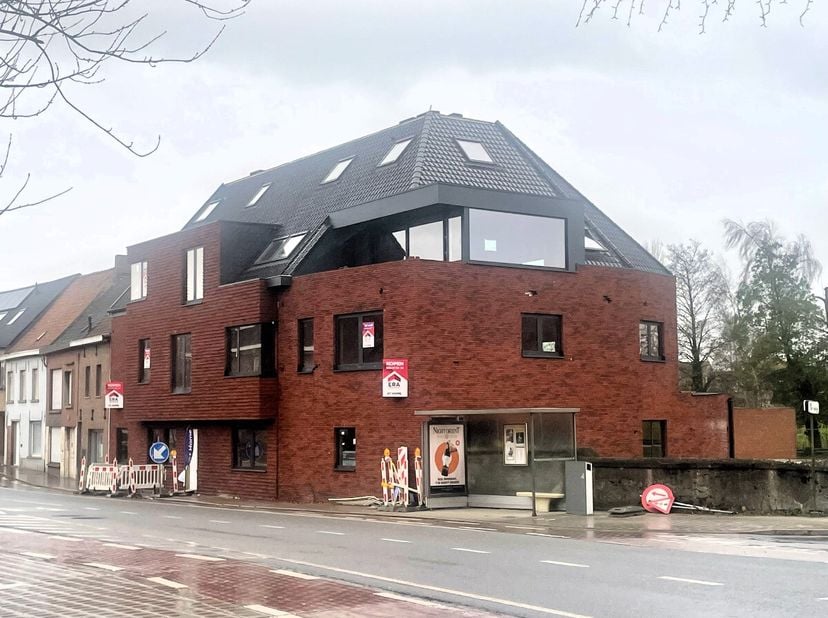 Garages et/ou à vendre à Résidence&lt;br /&gt;
 Marcel à Rekkem.&lt;br /&gt;
&lt;br /&gt;
Possibilité d&#039;acheter à 6% TVA