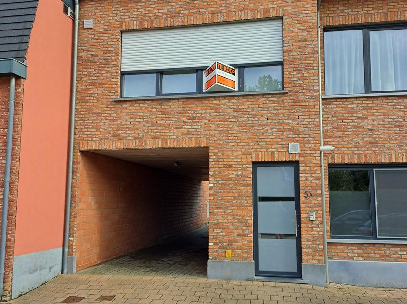 Duplex van 85m² met 2 slaapkamers en terras (optie garage).&lt;br /&gt;
&lt;br /&gt;
De duplex is gelegen op de 1ste en 2 de verdieping in een appartementsgebouw