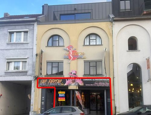                                         Rez-de-chaussée commercial à louer à Halle, € 2.500
