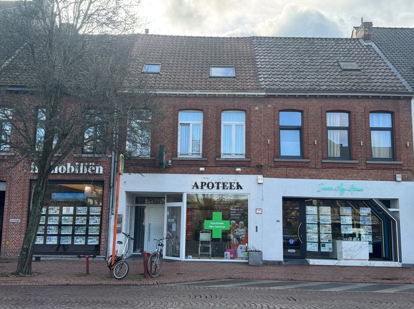 Bien professionnel à louer
                    à 8310 Sint-Kruis