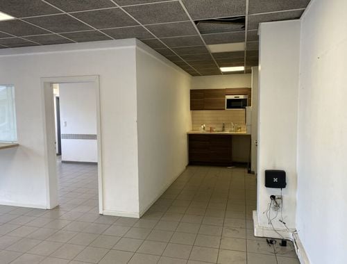                                         Bedrijfsgebouw te huur in Antwerpen, € 1.375
