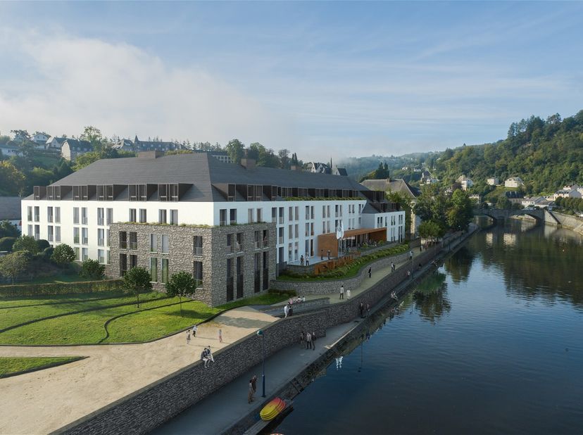 In het centrum van Bouillon komt binnenkort een viersterrenhotel met een publieke parking (93 plaatsen) eronder. Deze parkeerplaatsen worden in pakket