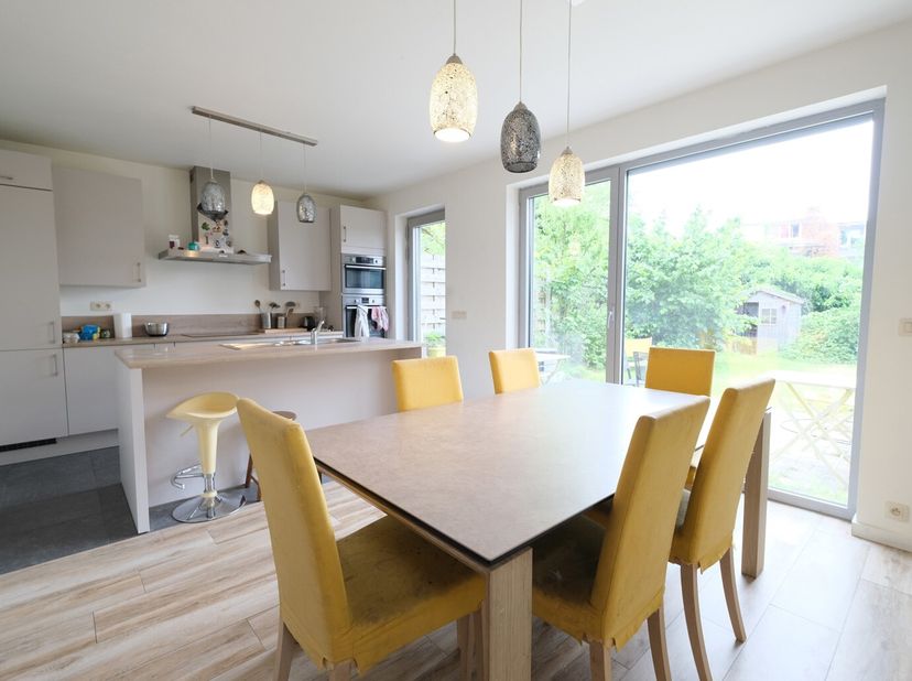 A VENDRE - FOREST - 6788121 - Proche de toutes les commodités, nous vous présentons cette magnifique maison avec terrasse et jardin construite en 2017