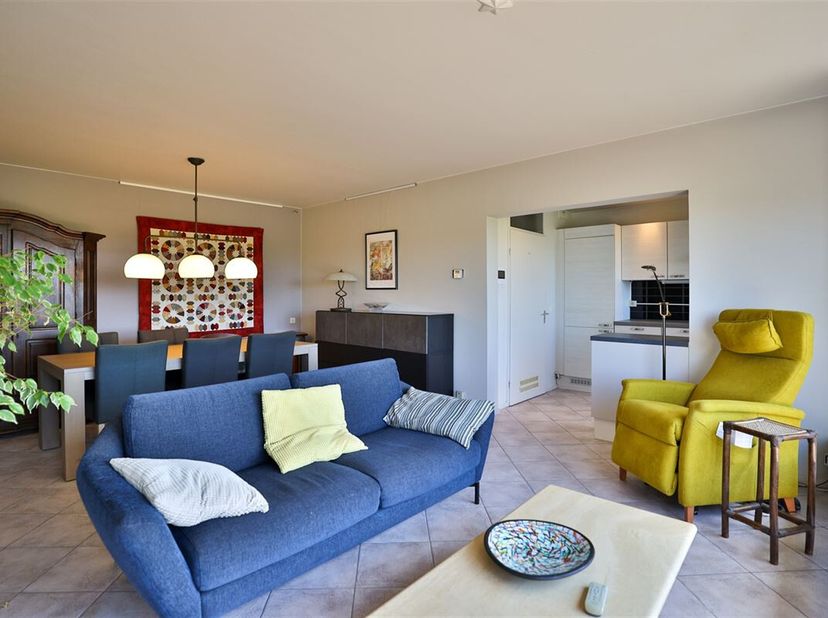 Dans un endroit calme à Edegem, entouré de verdure, nous vous proposons cet appartement économe en énergie (80m²) avec 2 chambres à coucher et une pla
