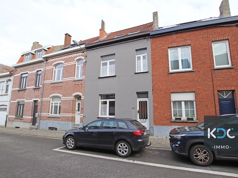 Ruime te renoveren woning met tuin in het centrum van Tervuren, 2are03ca.&lt;br /&gt;
Gelijkvloerse verdieping:  inkomhal, apart toilet, 30m² woonkamer, 22m