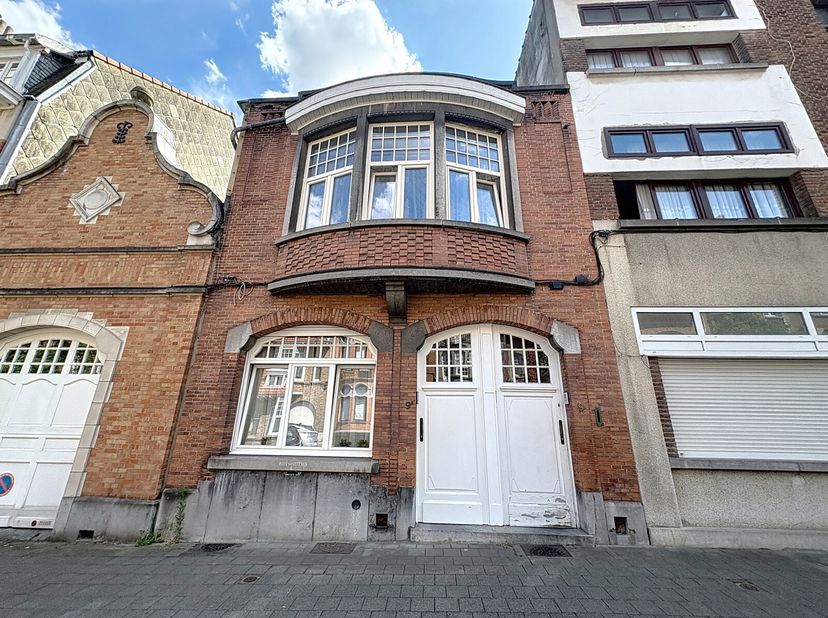 Doe een virtueel bezoek via www.living-stone.be en plan uw afspraak.&lt;br /&gt;
Gelegen op het gelijkvloers van een typisch Brussels huis (volledig onafhan