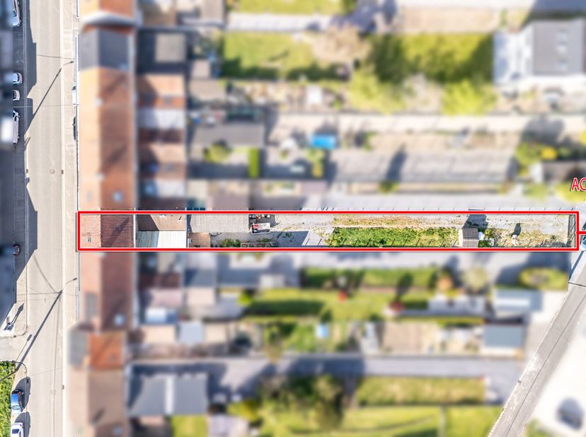 A proximité du centre du village d&#039;Estaimbourg, lAgence Leclercq vous propose cette sympathique maison 2 chambres avec garage et jardin.&lt;br /&gt;
La mais