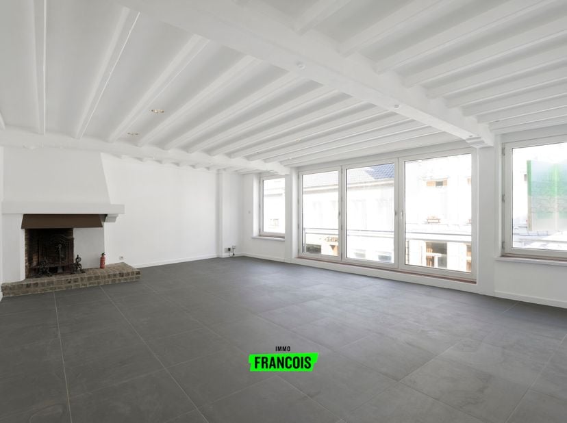 Au centre de Poperinge, situé dans la Gasthuisstraat, se trouve cet appartement prêt à emménager. Cet appartement a une superficie de 117 m², offrant
