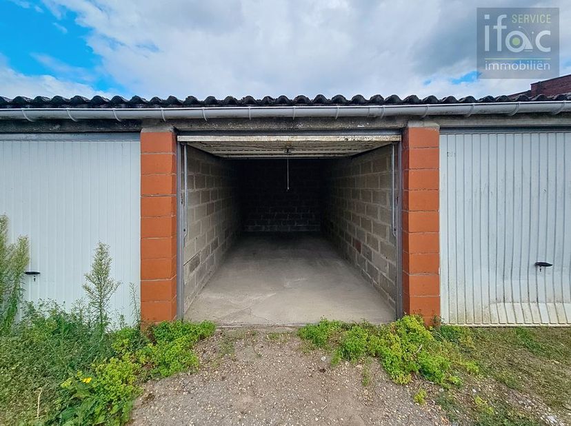 Garage box au centre de Tervuren, équipé d&#039;une porte basculante.&lt;br /&gt;
Visitez le site web d&#039;Ifac Service pour plus d&#039;infos et de photos: https://www.