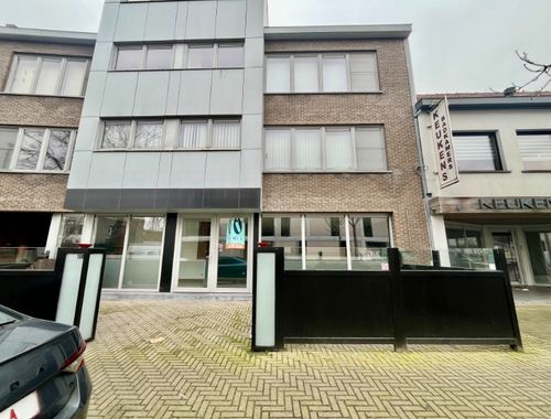                                         Bien commercial à louer à Sleidinge, € 1.200
