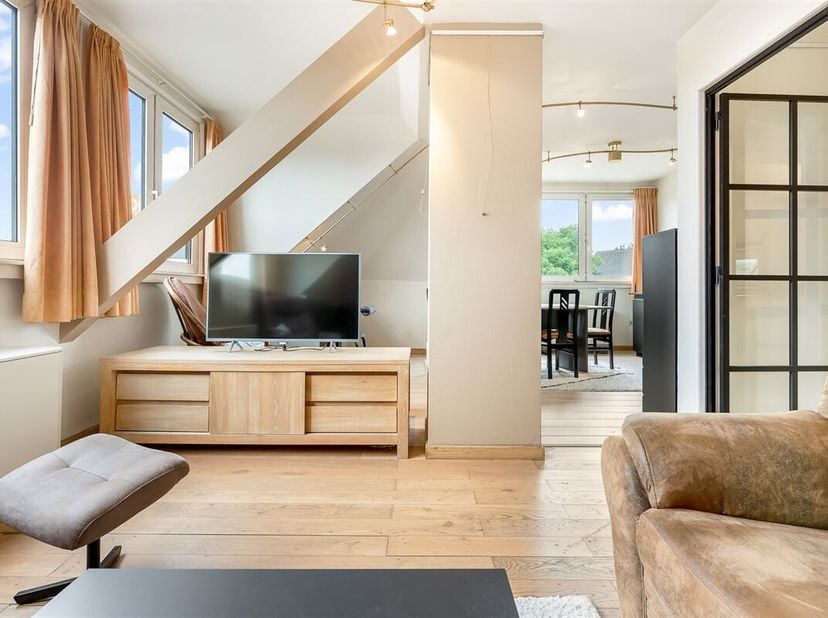 Instapklaar appartement met ruim zonneterras pal in centrum&lt;br /&gt;
Belangrijkste troeven:&lt;br /&gt;
- Centrale ligging: bibliotheek, winkels, station enz o