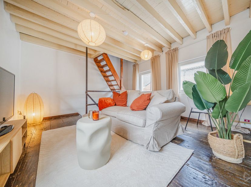 We Invest Liège et Lucas (0479/76.60.97) vous proposent à la vente ce bien situé dans une rue calme, cette petite maison pleine de charme vous séduira