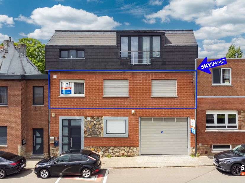 L&#039;agence SKYIMMO est ravie de vous présenter ce magnifique appartement, offrant une surface habitable de 141m2 située à Montegnée, se compose comme su