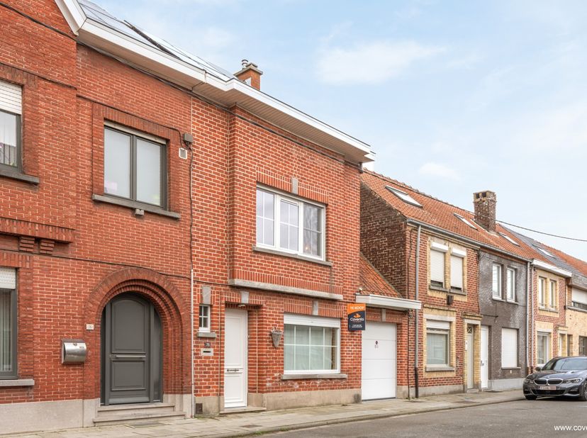 Maison rénovée avec 3 chambres à Menin&lt;br /&gt;
&lt;br /&gt;
Découvrez cette belle maison (2022) entièrement rénovée avec des matériaux de qualité et un agence