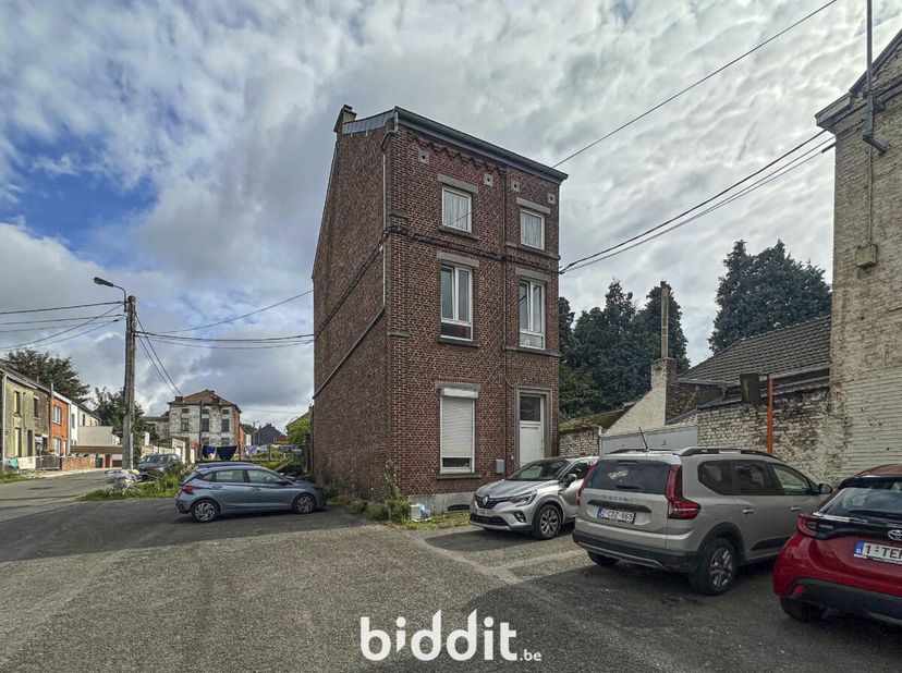 Huis te koop
                    in 6044 Roux