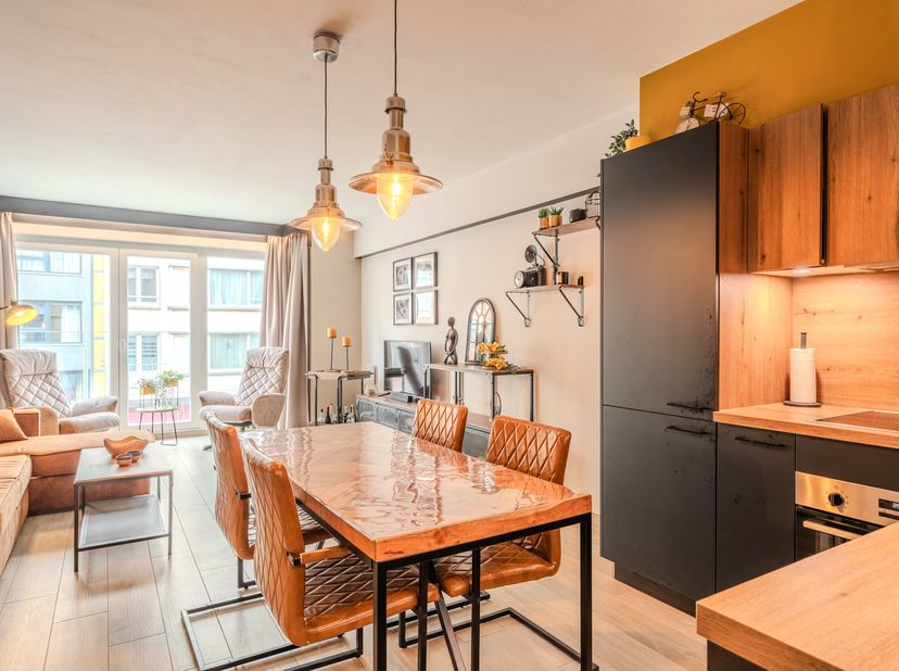 Dit perfect onderhouden 1-slaapkamerappartement te koop is gelegen op de tweede verdieping van de residentie &quot;Gulfstream&quot; langs de Van Iseghemlaan te