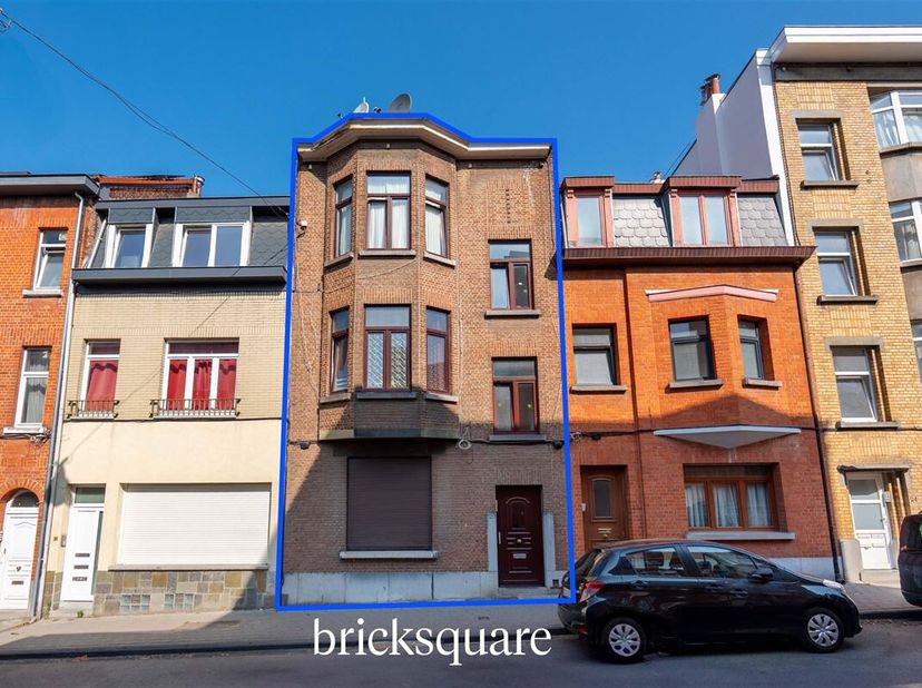 ANDERLECHT - Belle opportunité dinvestissement Rue James Ensor 20, à proximité immédiate de commerces, transports et écoles.&lt;br /&gt;
Découvrez cette mai